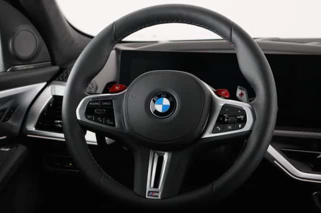 BMW XM (2025) thumbnail 2