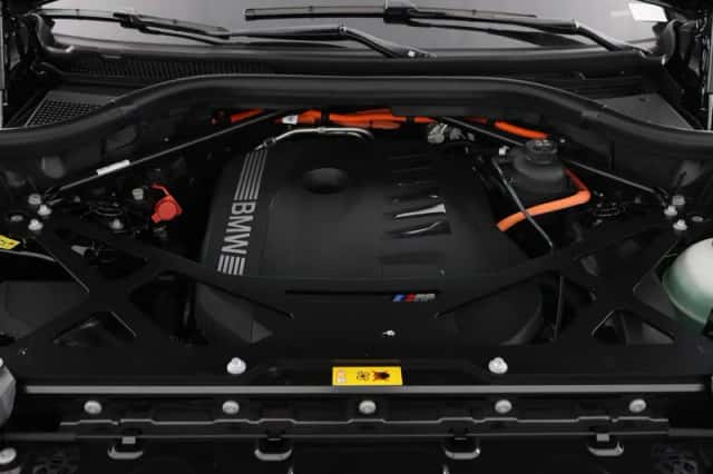 BMW XM (2025) thumbnail 6