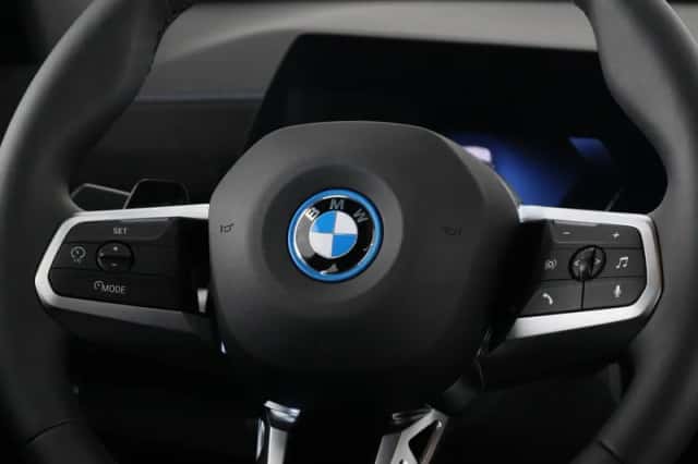 BMW iX1 (2026) thumbnail 3