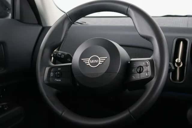 MINI Countryman (2024) thumbnail 2