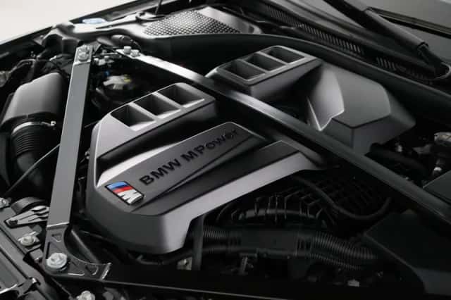 BMW M4 (2025) thumbnail 6