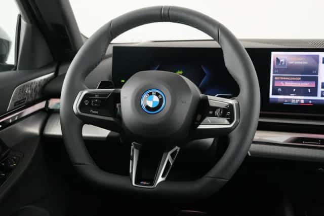 BMW i5 (2026) thumbnail 2
