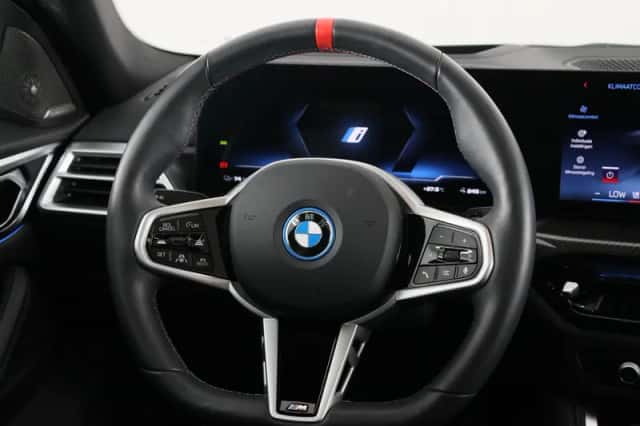 BMW i4 (2025) thumbnail 2
