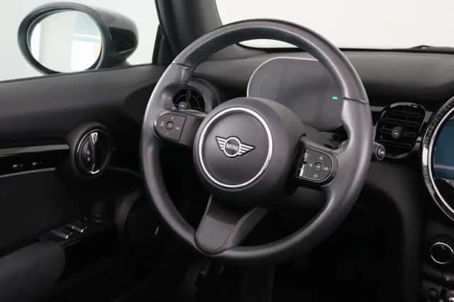 MINI Cabrio (2022) thumbnail 2