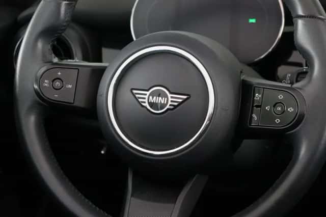 MINI Cabrio (2022) thumbnail 3