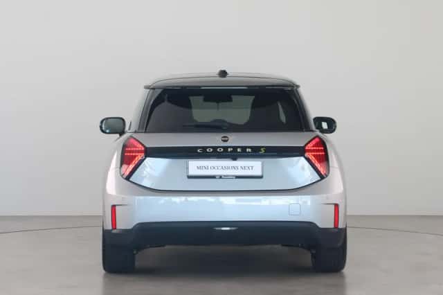 MINI Cooper (2025) thumbnail 6