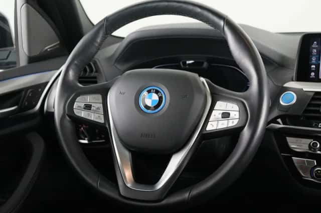 BMW iX3 (2021) thumbnail 2