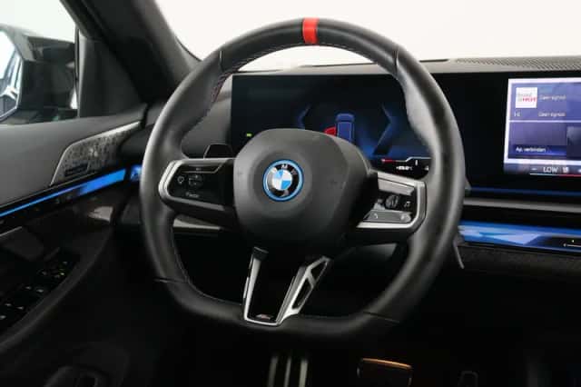BMW i5 (2025) thumbnail 2