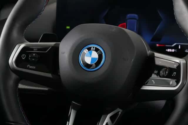 BMW i5 (2025) thumbnail 3
