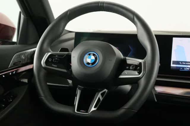 BMW i5 (2025) thumbnail 2