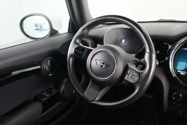 MINI Cooper (2022) thumbnail 2