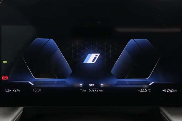 BMW iX1 (2023) thumbnail 4