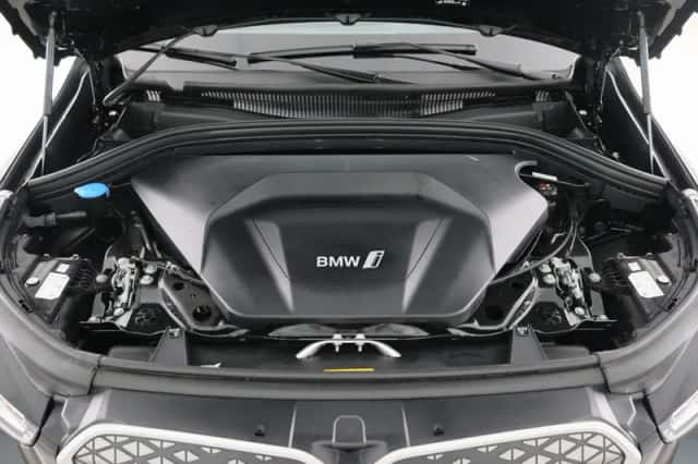 BMW iX1 (2023) thumbnail 5