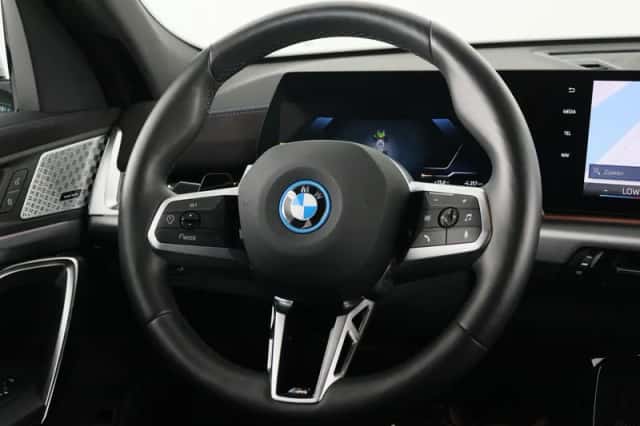 BMW iX2 (2024) thumbnail 2