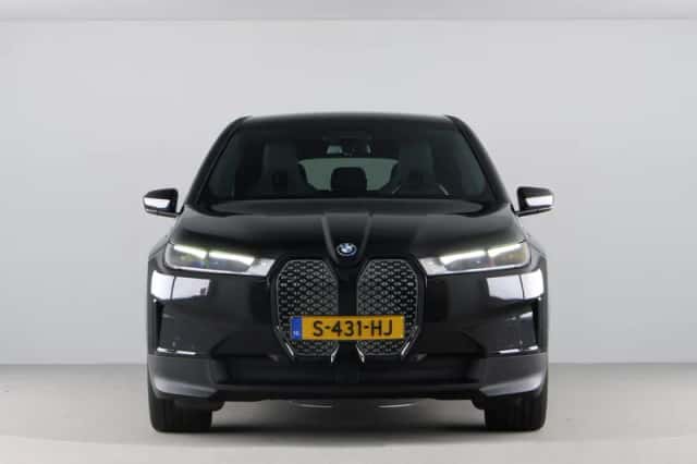 BMW iX (2023) thumbnail 4
