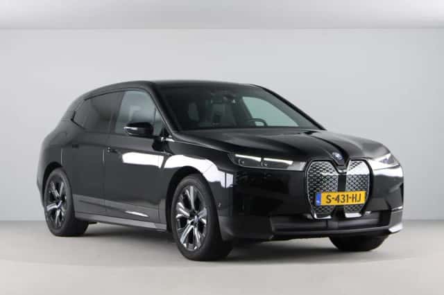 BMW iX (2023) thumbnail 5