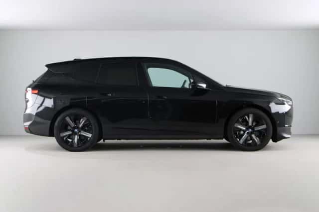 BMW iX (2023) thumbnail 6