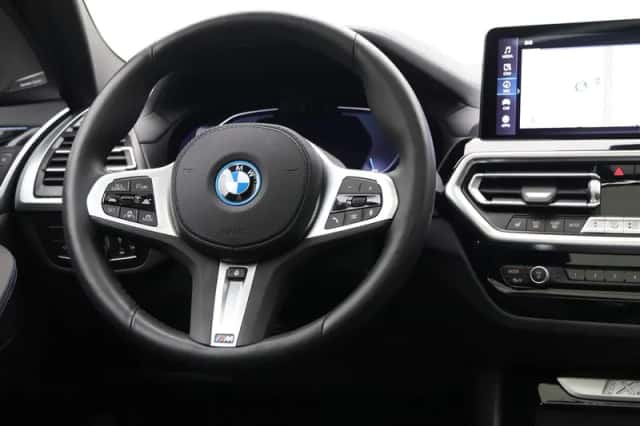 BMW iX3 (2024) thumbnail 2