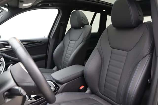 BMW iX3 (2024) thumbnail 5