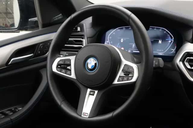 BMW iX3 (2024) thumbnail 2