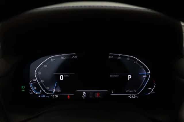 BMW iX3 (2024) thumbnail 4