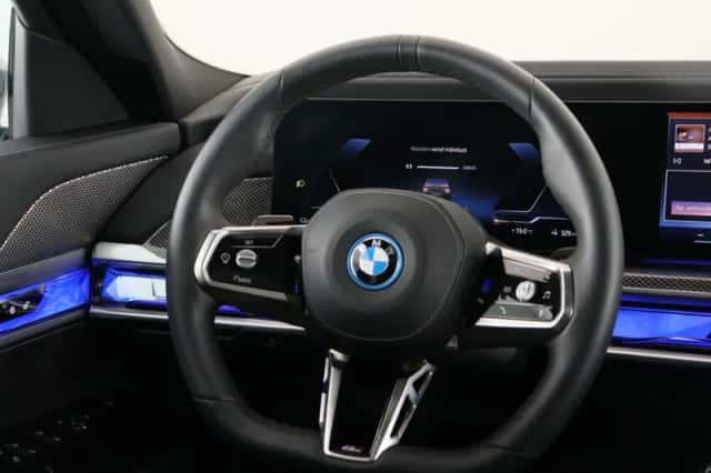 BMW i7 (2025) thumbnail 2