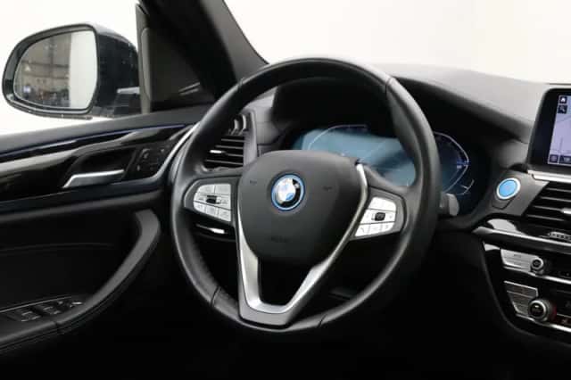 BMW iX3 (2021) thumbnail 2