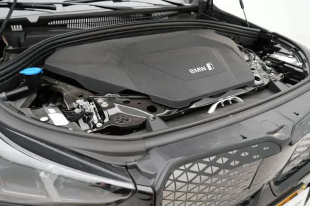 BMW iX1 (2025) thumbnail 4