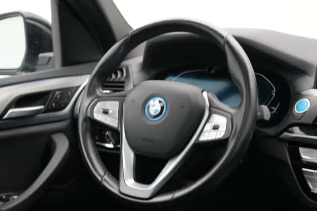 BMW iX3 (2021) thumbnail 2