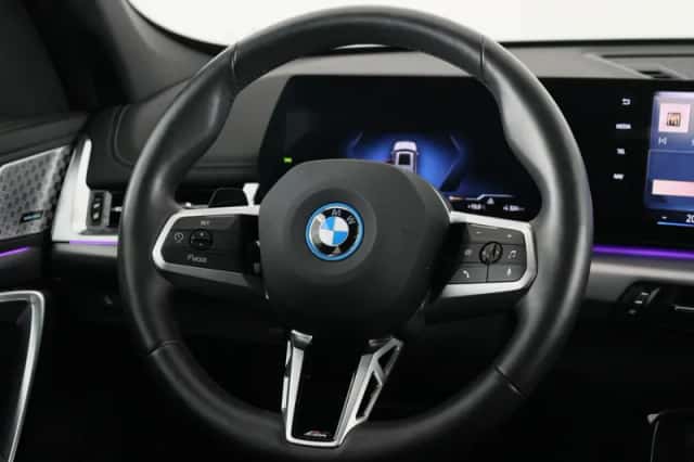 BMW iX1 (2025) thumbnail 2