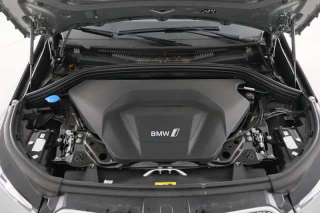 BMW iX1 (2025) thumbnail 3
