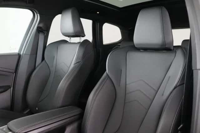 BMW iX1 (2025) thumbnail 4