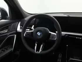BMW iX2 (2025) thumbnail 2