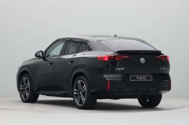 BMW iX2 (2025) thumbnail 11