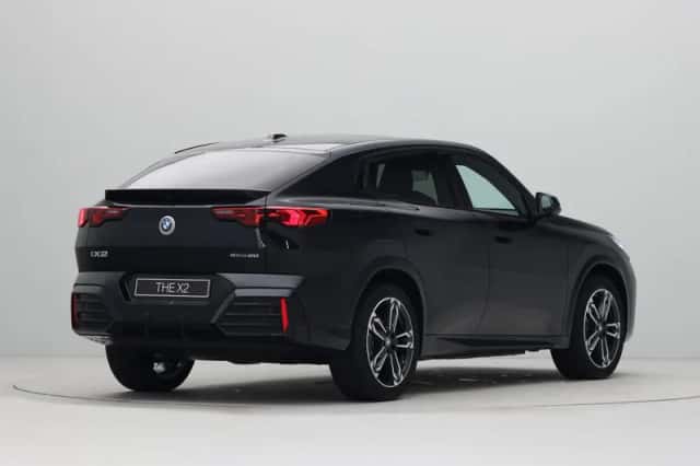 BMW iX2 (2025) thumbnail 8