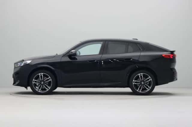 BMW iX2 (2025) thumbnail 10