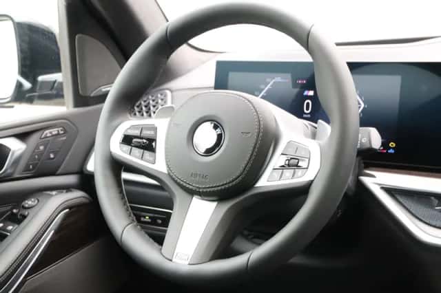 BMW X7 (2026) thumbnail 2