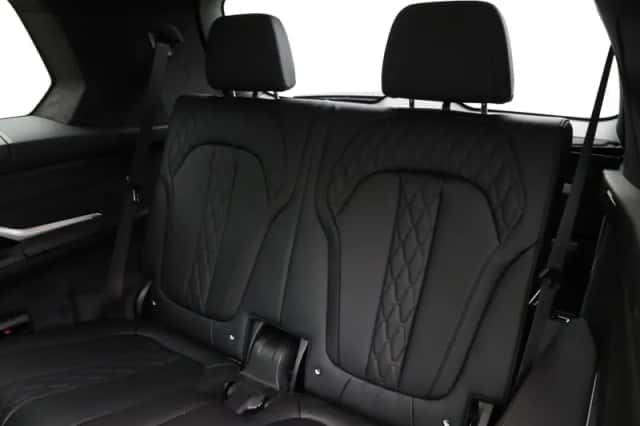BMW X7 (2026) thumbnail 17