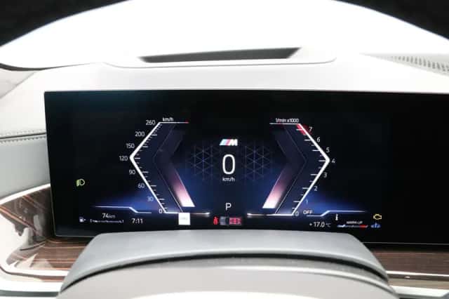 BMW X7 (2026) thumbnail 3