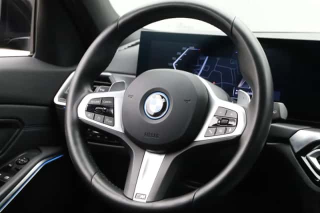 BMW 3-Serie (2024) thumbnail 2