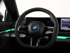 BMW i5 (2025) thumbnail 2