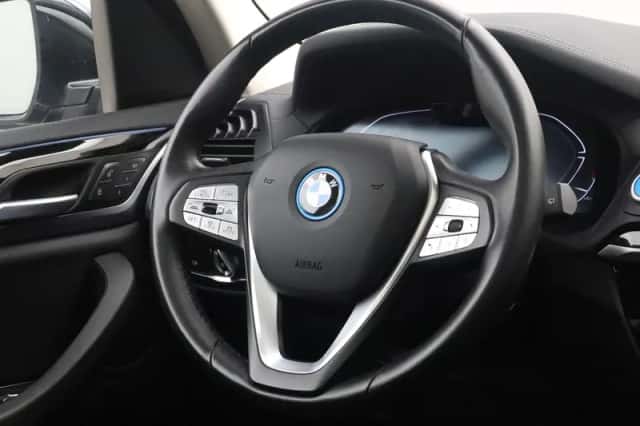 BMW iX3 (2021) thumbnail 2