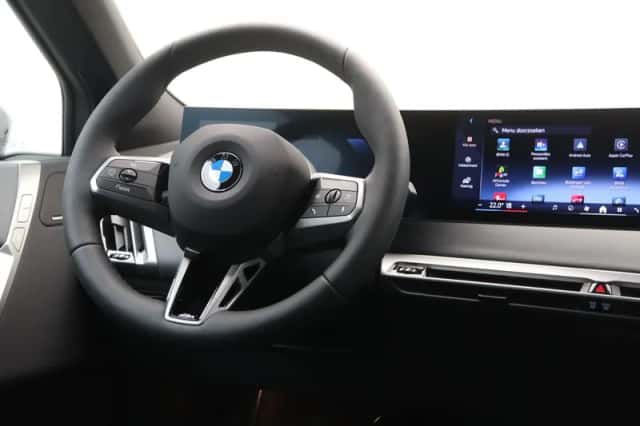 BMW iX (2025) thumbnail 2