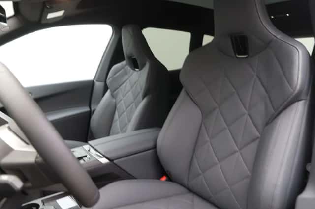 BMW iX (2025) thumbnail 4