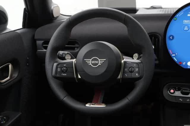 MINI Cooper (2025) thumbnail 2
