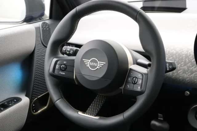 MINI Cooper (2026) thumbnail 2