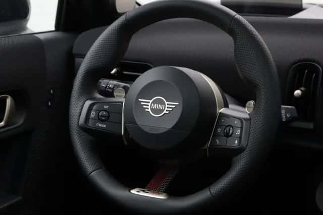 MINI Cooper (2026) thumbnail 2