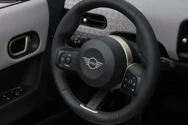 MINI Cabrio (2026) thumbnail 2