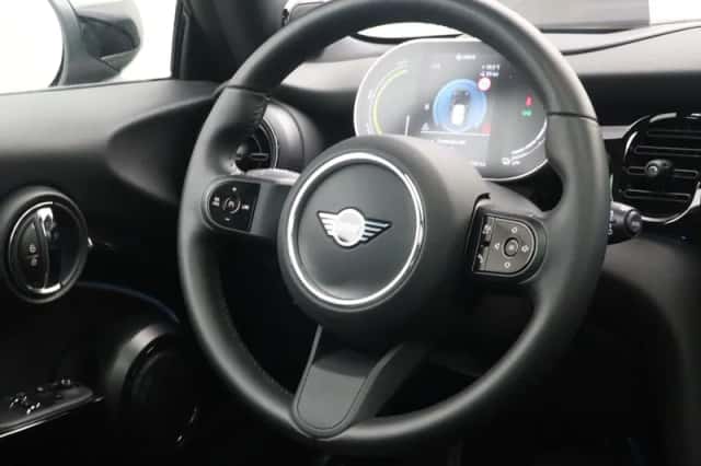 MINI Electric (2023) thumbnail 2