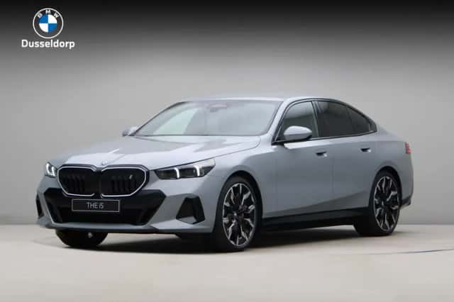 BMW i5 (2026) thumbnail 1